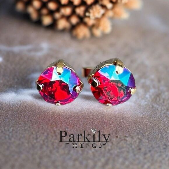Handcrafted post earrings with red Swarovski crystal - Picture 1 of 5